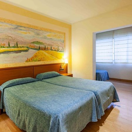 Checkin Trave Otel Figueres  Dış mekan fotoğraf