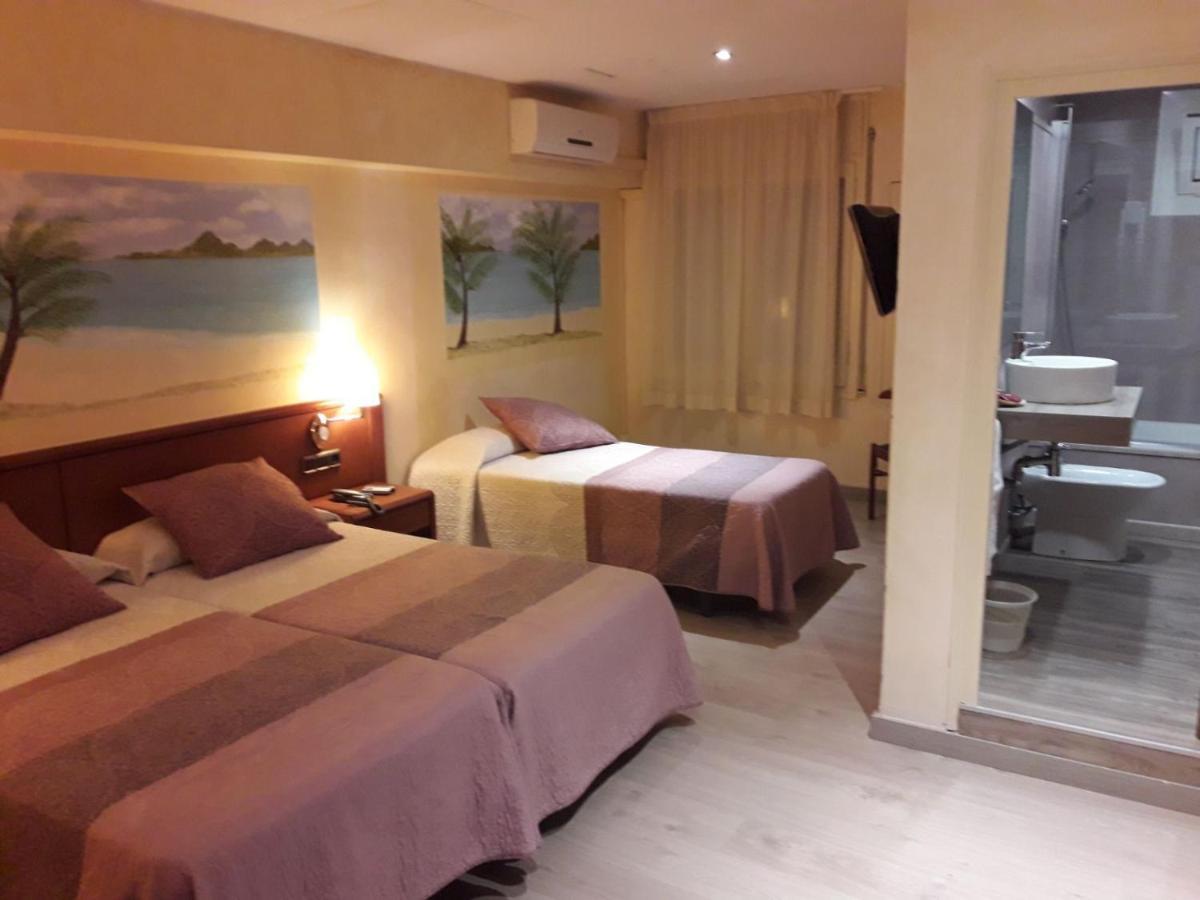 Checkin Trave Otel Figueres  Dış mekan fotoğraf