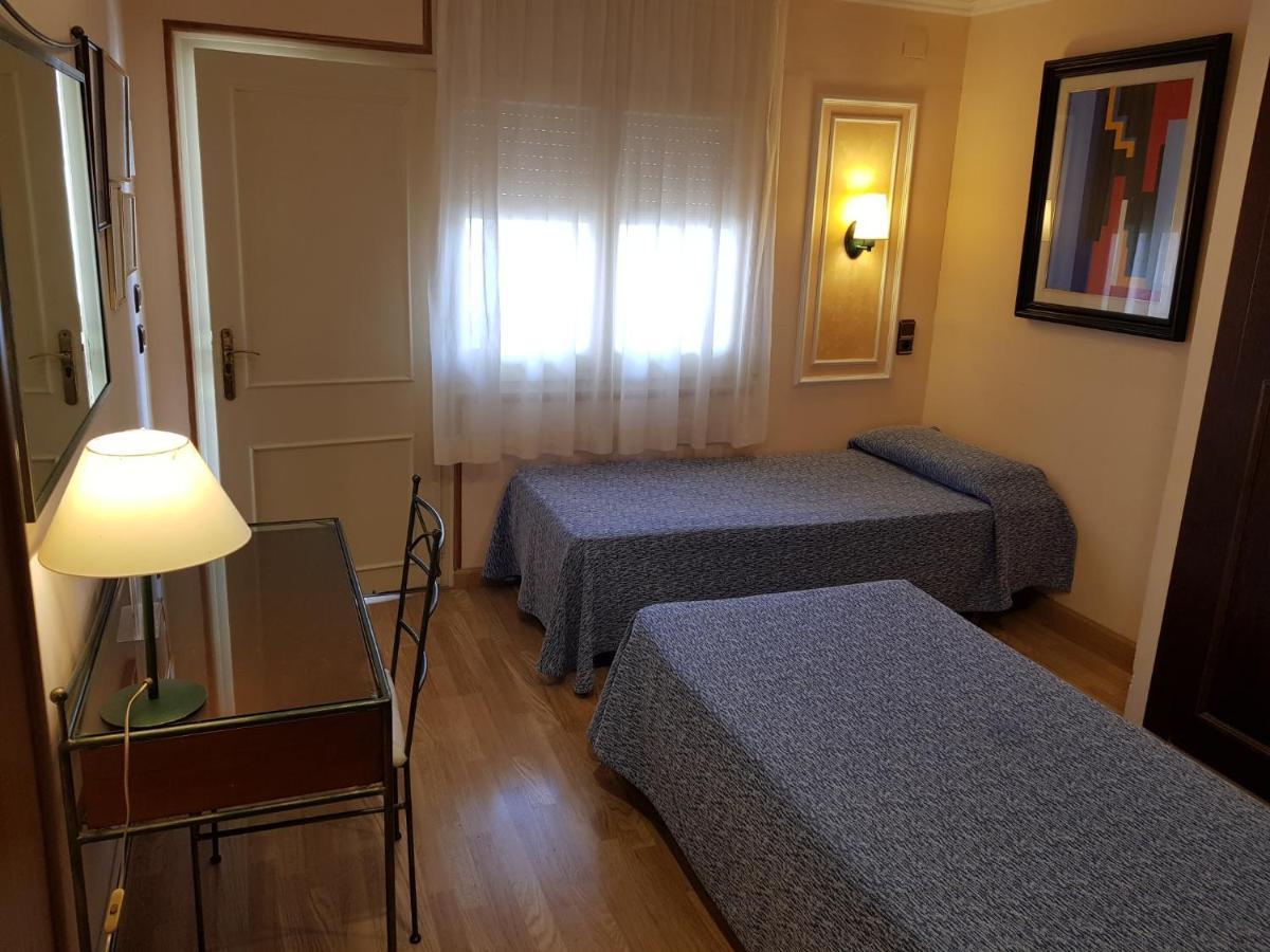 Checkin Trave Otel Figueres  Dış mekan fotoğraf