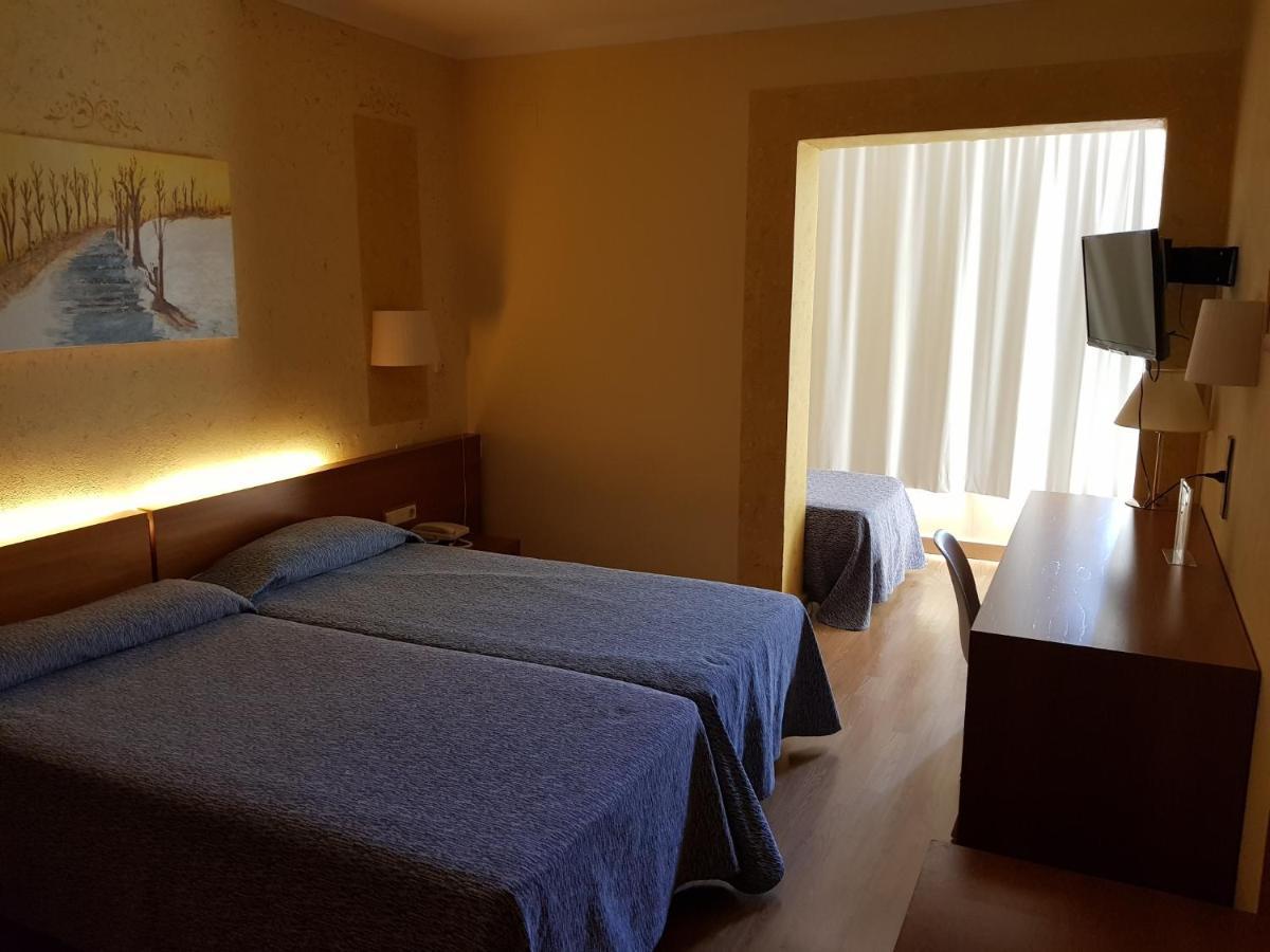 Checkin Trave Otel Figueres  Dış mekan fotoğraf