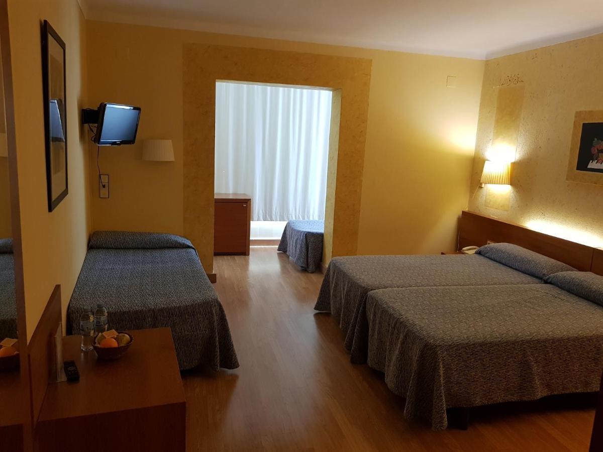 Checkin Trave Otel Figueres  Dış mekan fotoğraf