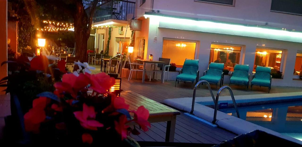Checkin Trave Otel Figueres  Dış mekan fotoğraf