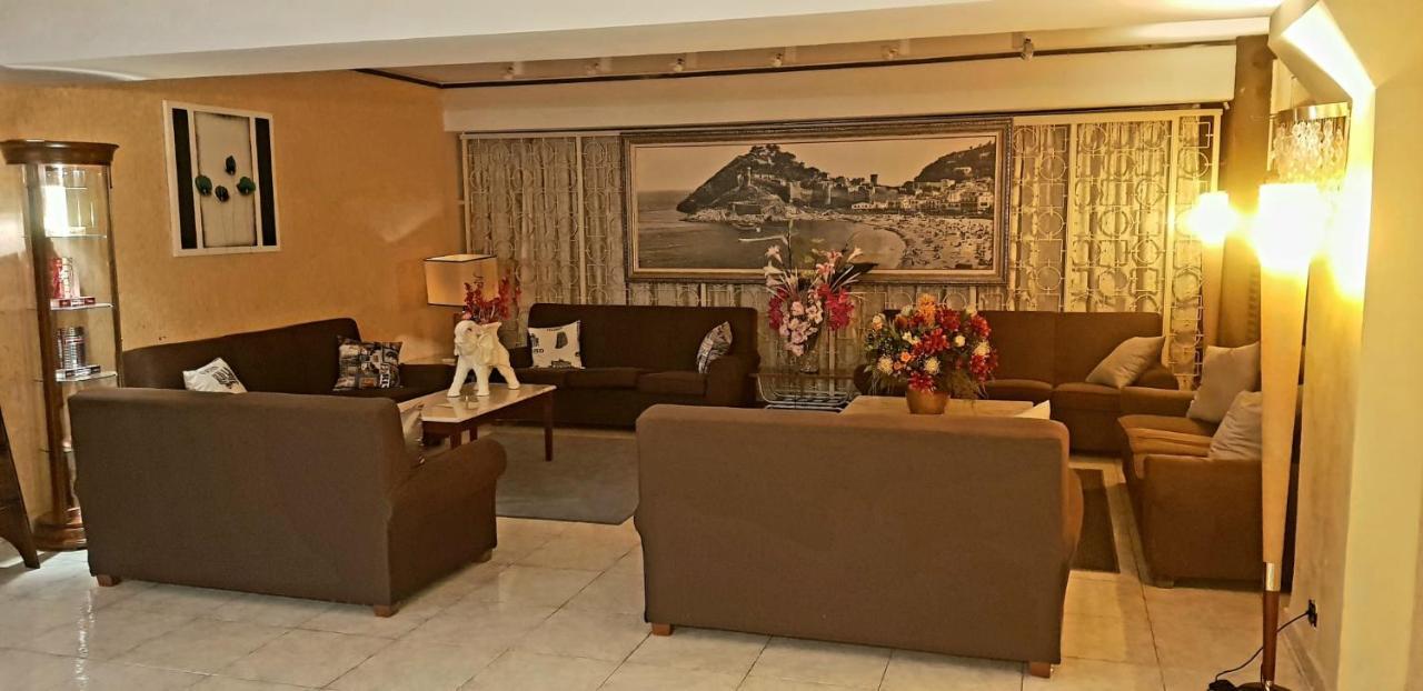 Checkin Trave Otel Figueres  Dış mekan fotoğraf