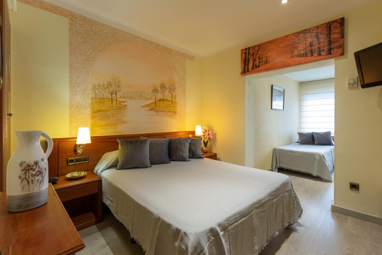 Checkin Trave Otel Figueres  Dış mekan fotoğraf