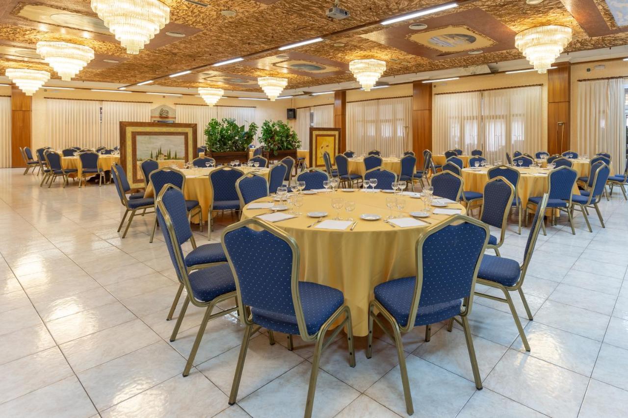 Checkin Trave Otel Figueres  Dış mekan fotoğraf