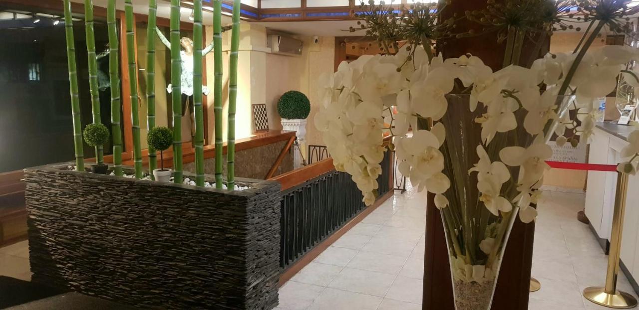 Checkin Trave Otel Figueres  Dış mekan fotoğraf