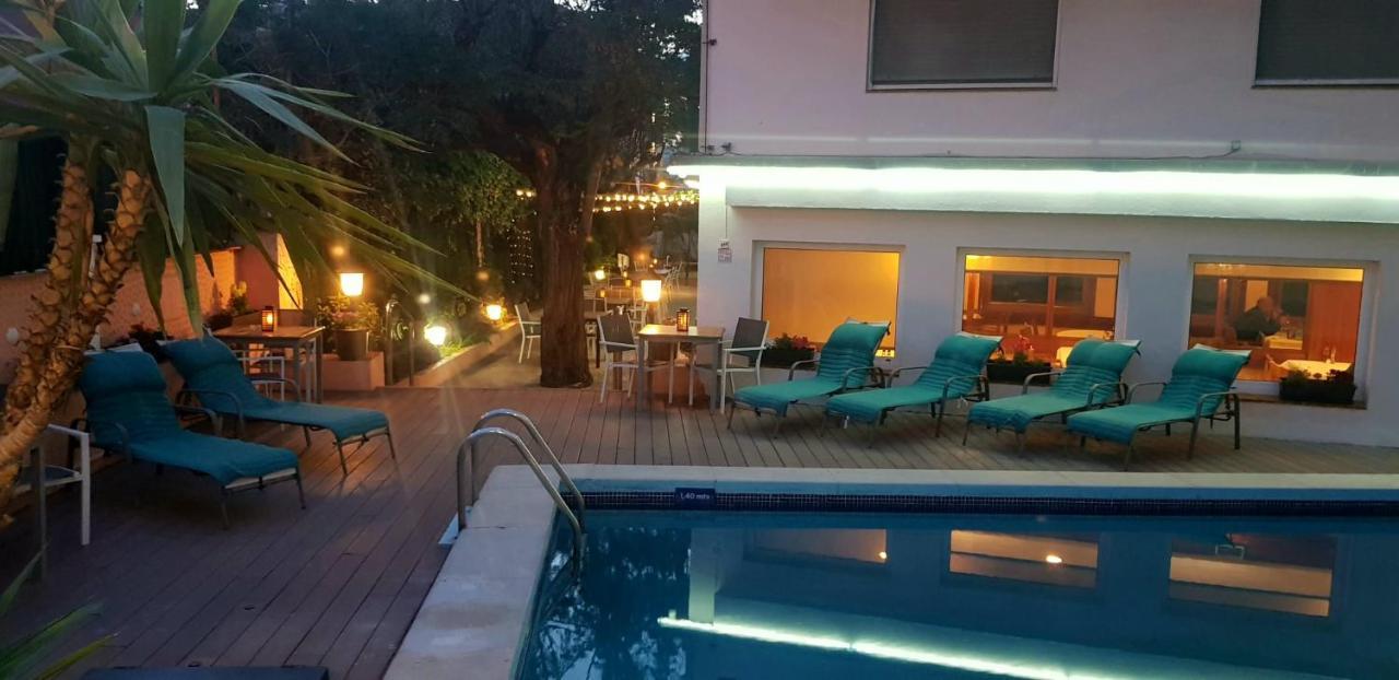 Checkin Trave Otel Figueres  Dış mekan fotoğraf