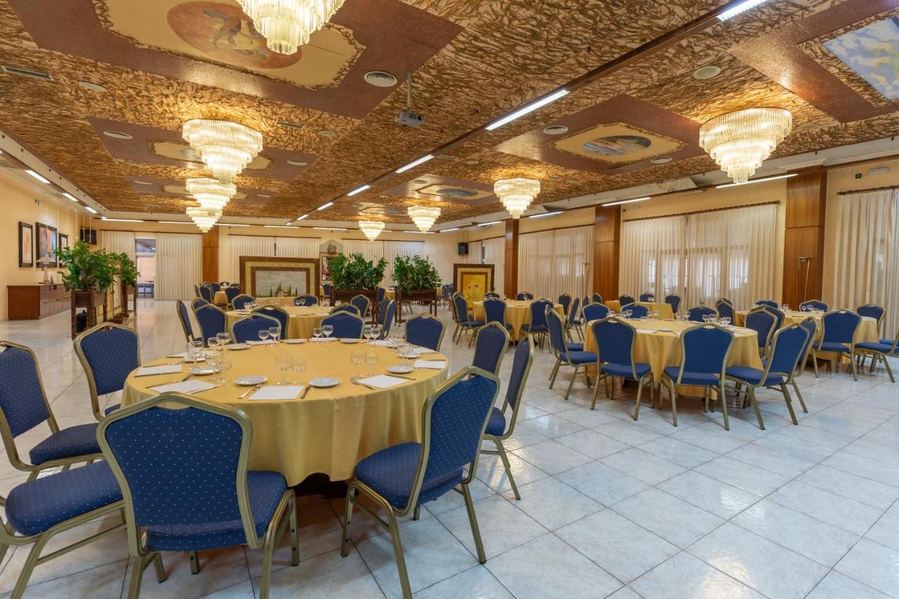 Checkin Trave Otel Figueres  Dış mekan fotoğraf