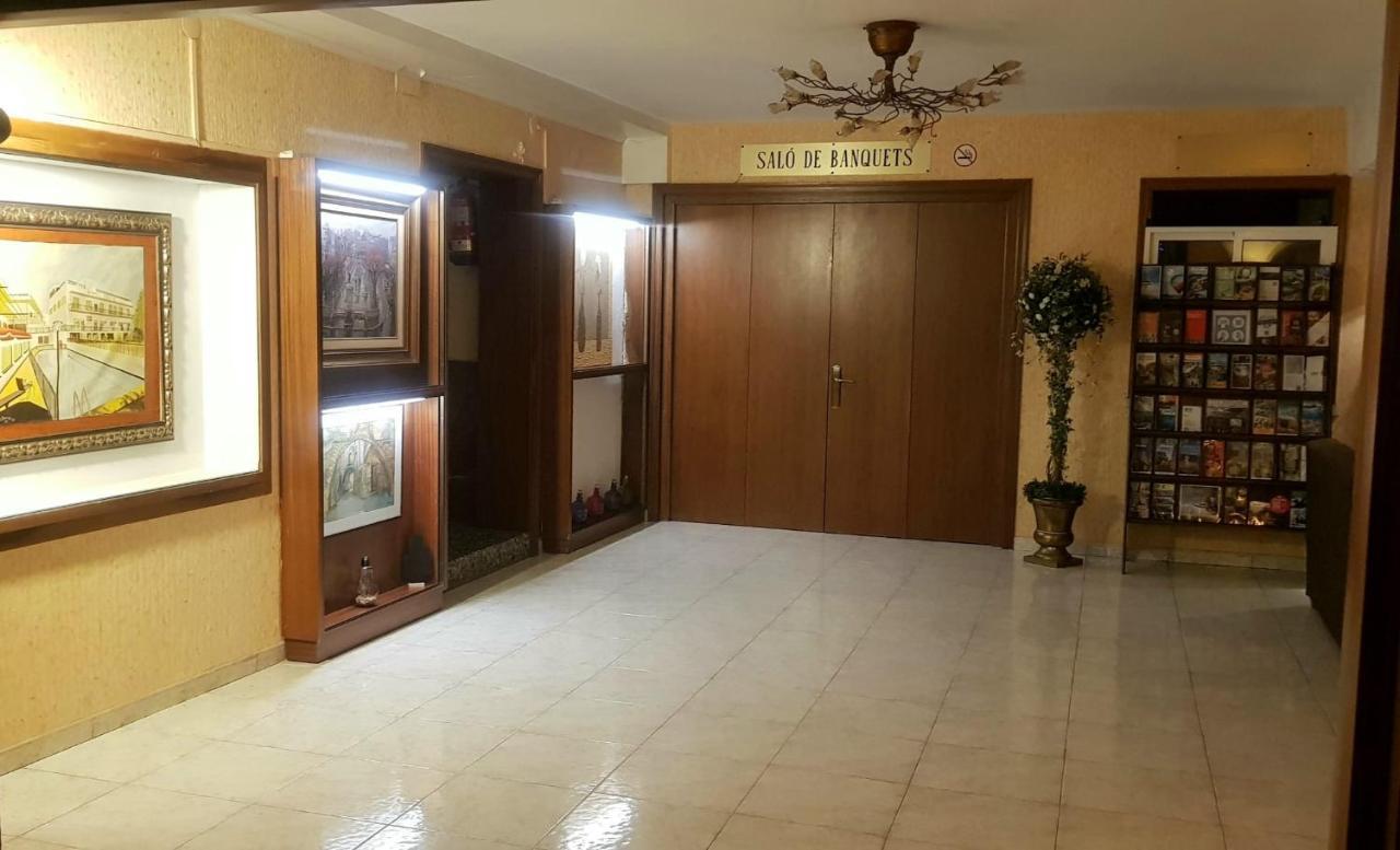 Checkin Trave Otel Figueres  Dış mekan fotoğraf