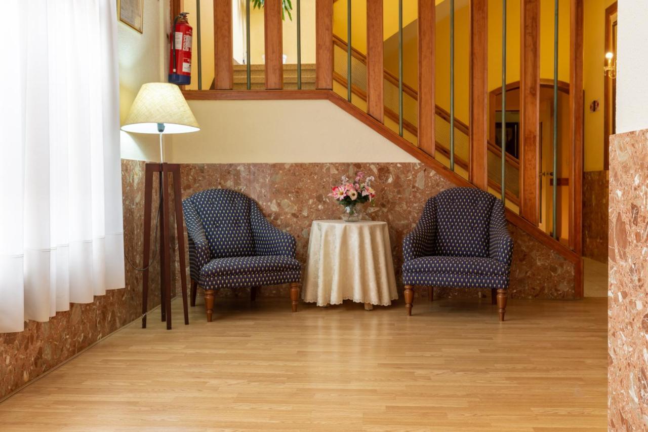 Checkin Trave Otel Figueres  Dış mekan fotoğraf