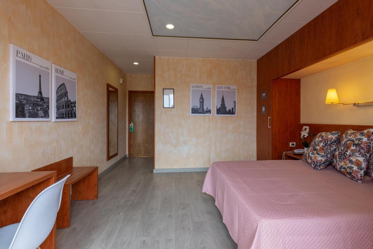 Checkin Trave Otel Figueres  Dış mekan fotoğraf