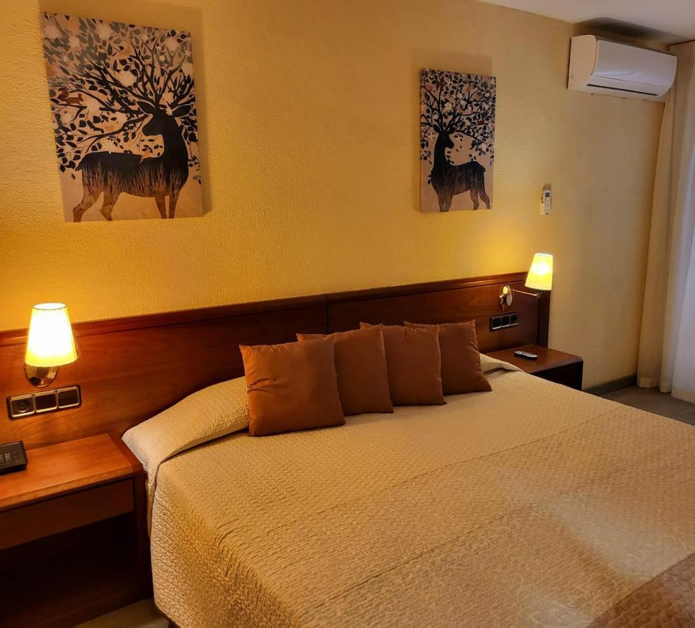 Checkin Trave Otel Figueres  Dış mekan fotoğraf