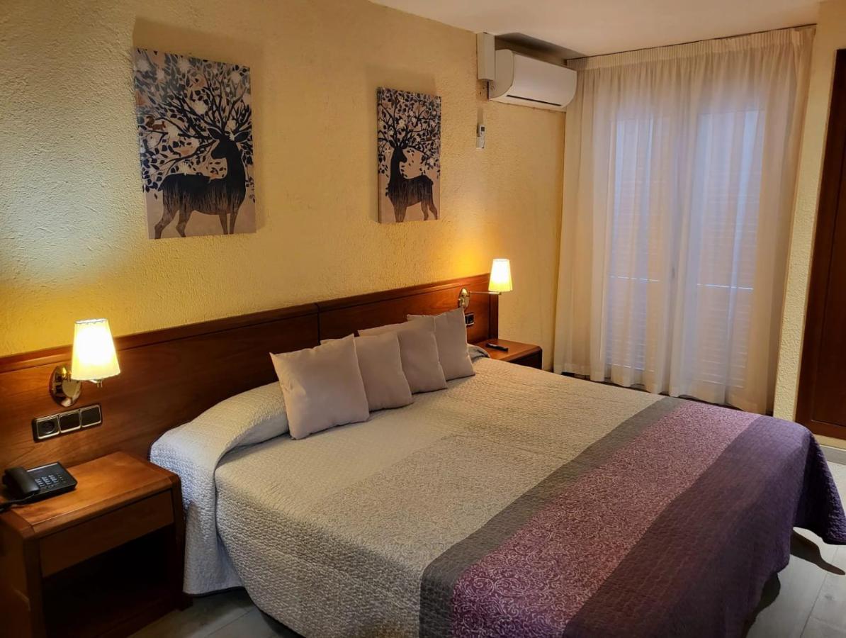 Checkin Trave Otel Figueres  Dış mekan fotoğraf