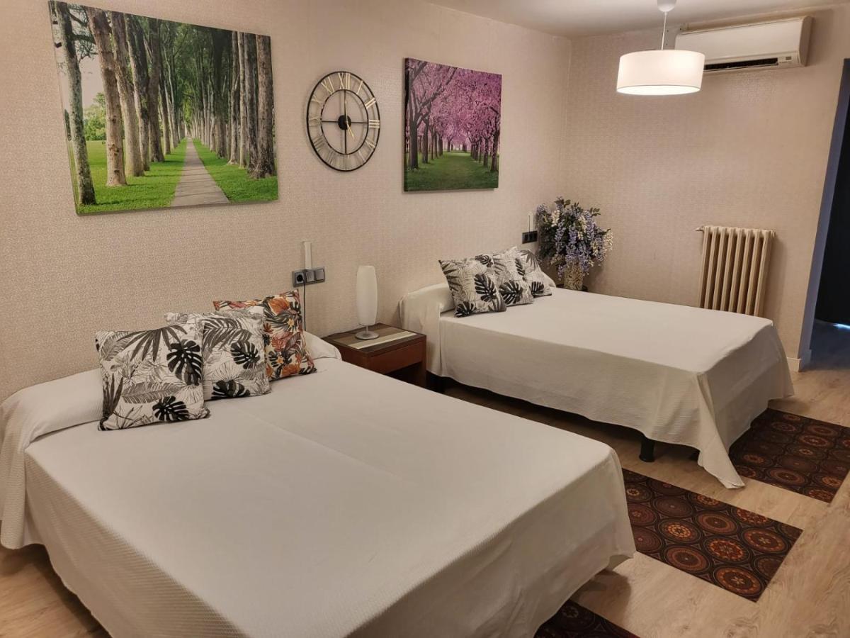 Checkin Trave Otel Figueres  Dış mekan fotoğraf