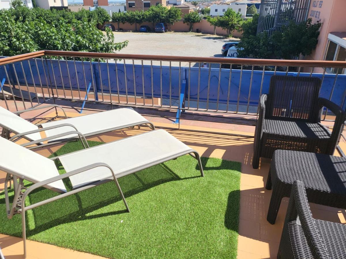Checkin Trave Otel Figueres  Dış mekan fotoğraf