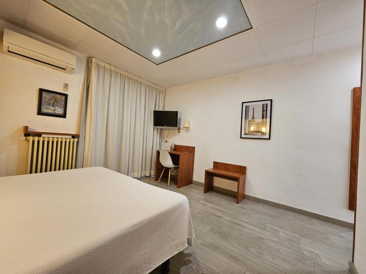Checkin Trave Otel Figueres  Dış mekan fotoğraf