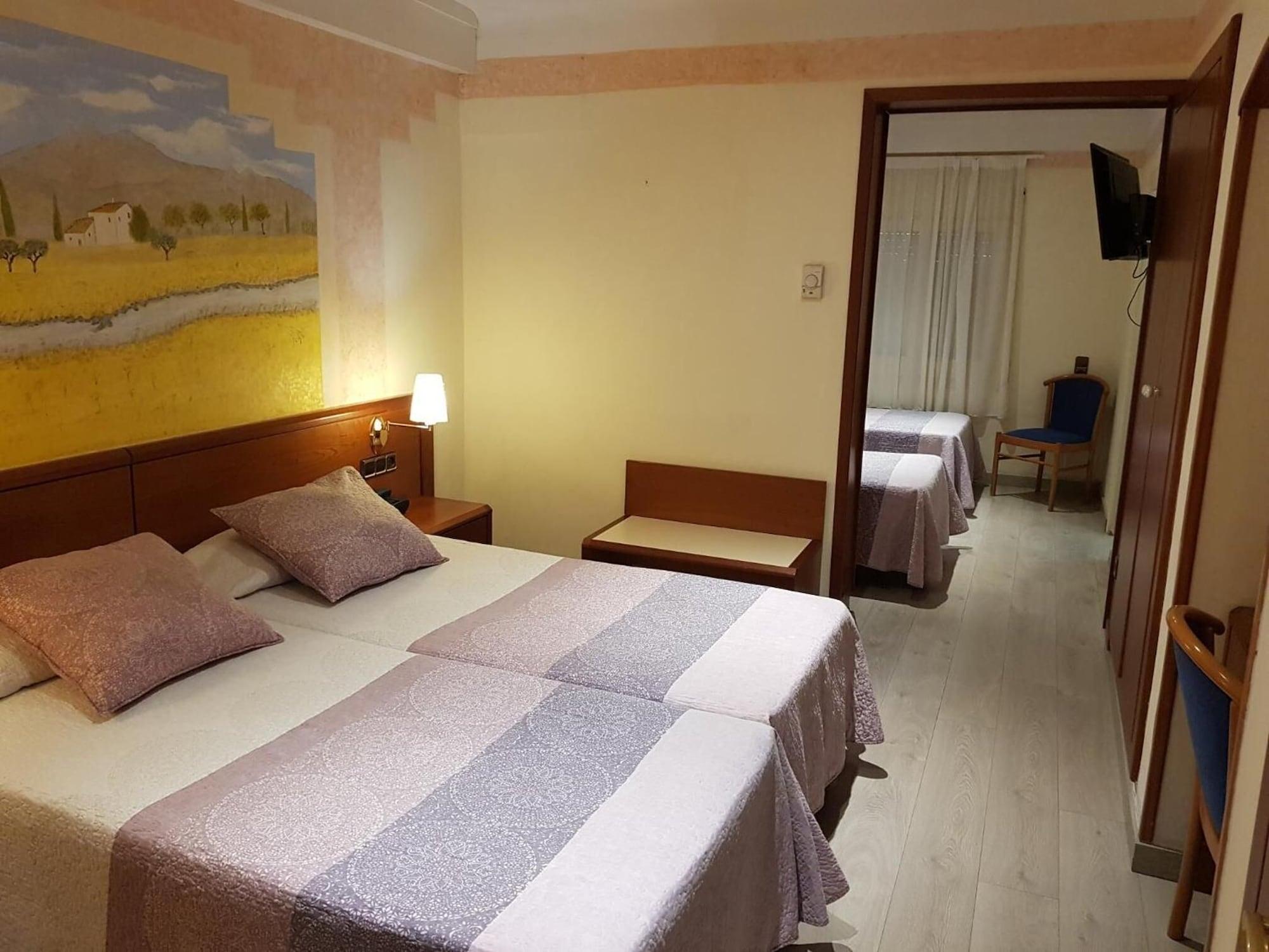 Checkin Trave Otel Figueres  Dış mekan fotoğraf