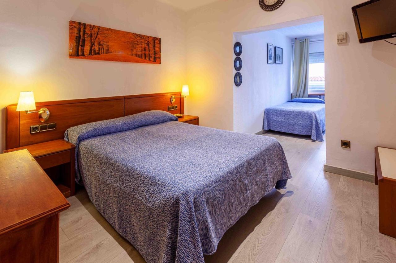 Checkin Trave Otel Figueres  Dış mekan fotoğraf