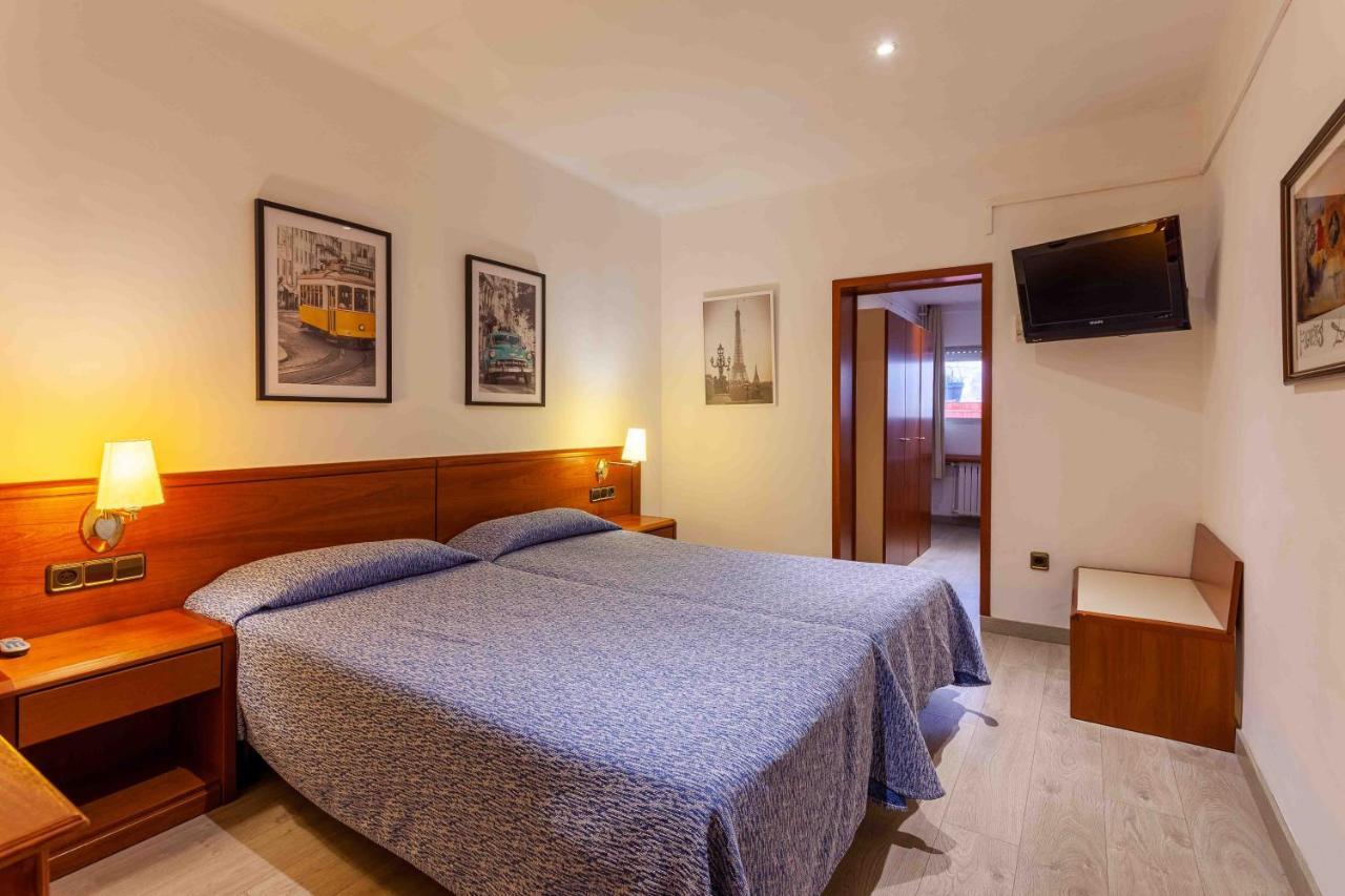Checkin Trave Otel Figueres  Dış mekan fotoğraf